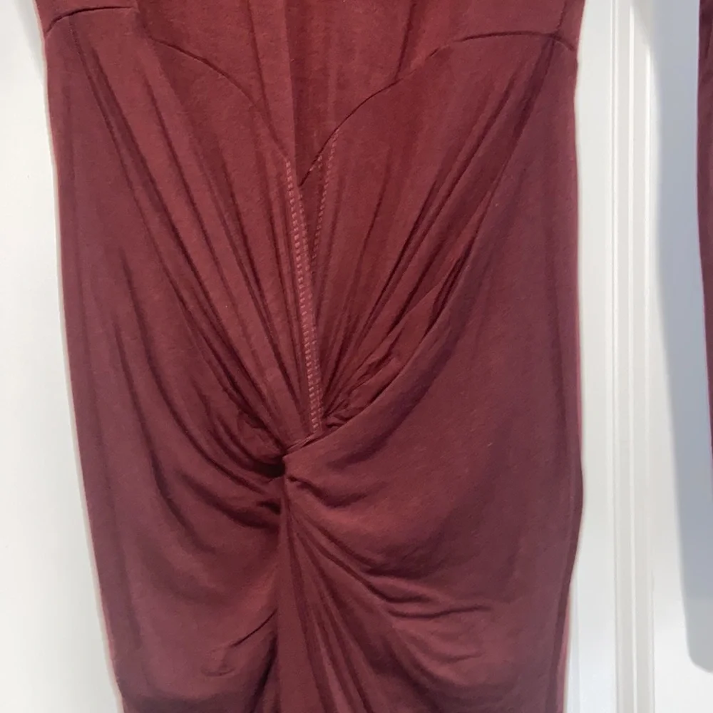 High-low burgundy long sleeve dress - Picture 3 of 6